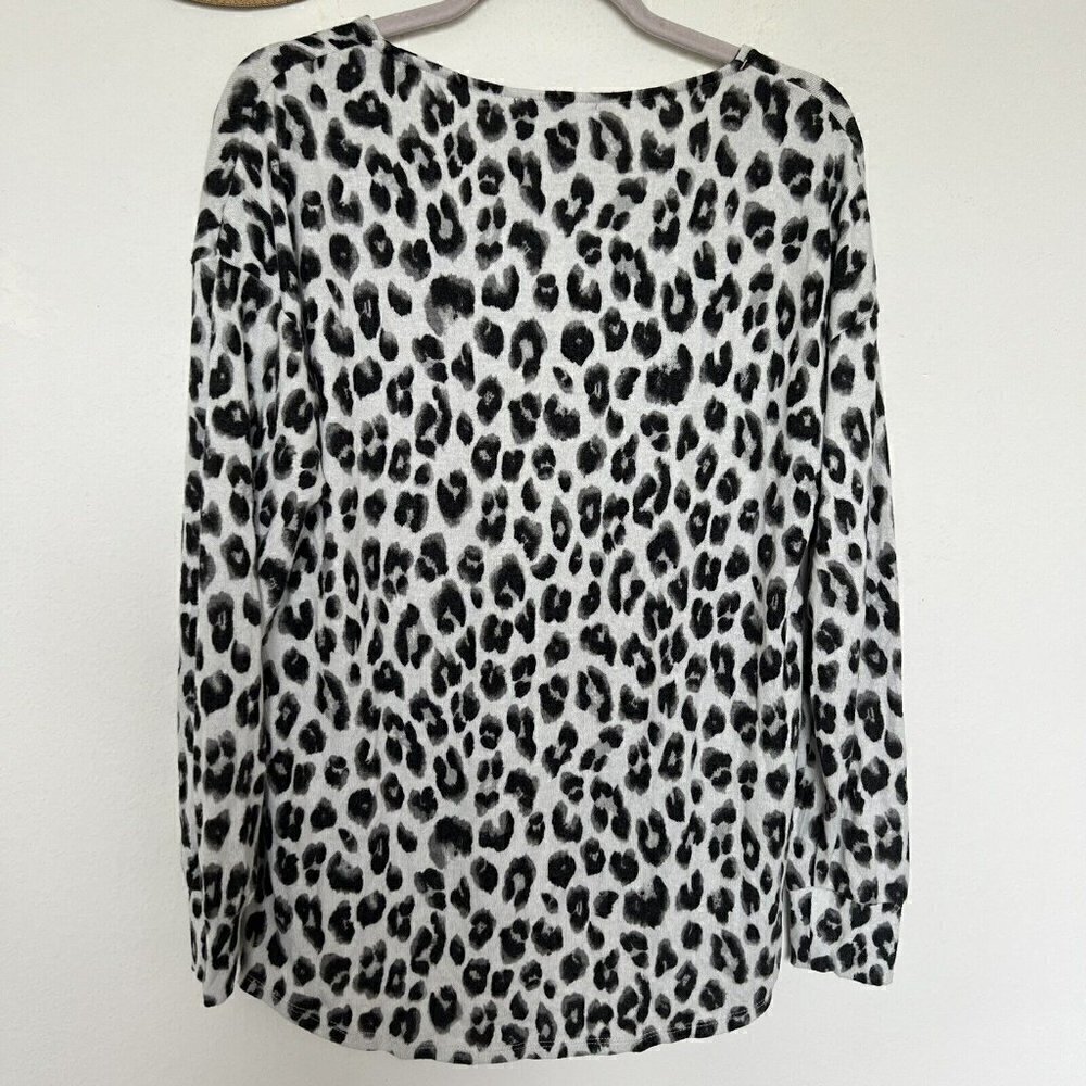 NEW GIBSONLOOK Animal Print Fleece Sweater Top SMALL boho chic - Picture 7 of 11